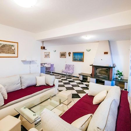 Splendid Holiday Home In Jasenice Масленица Экстерьер фото