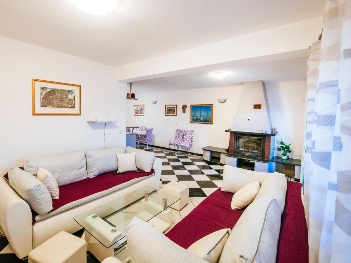Splendid Holiday Home In Jasenice Масленица Экстерьер фото