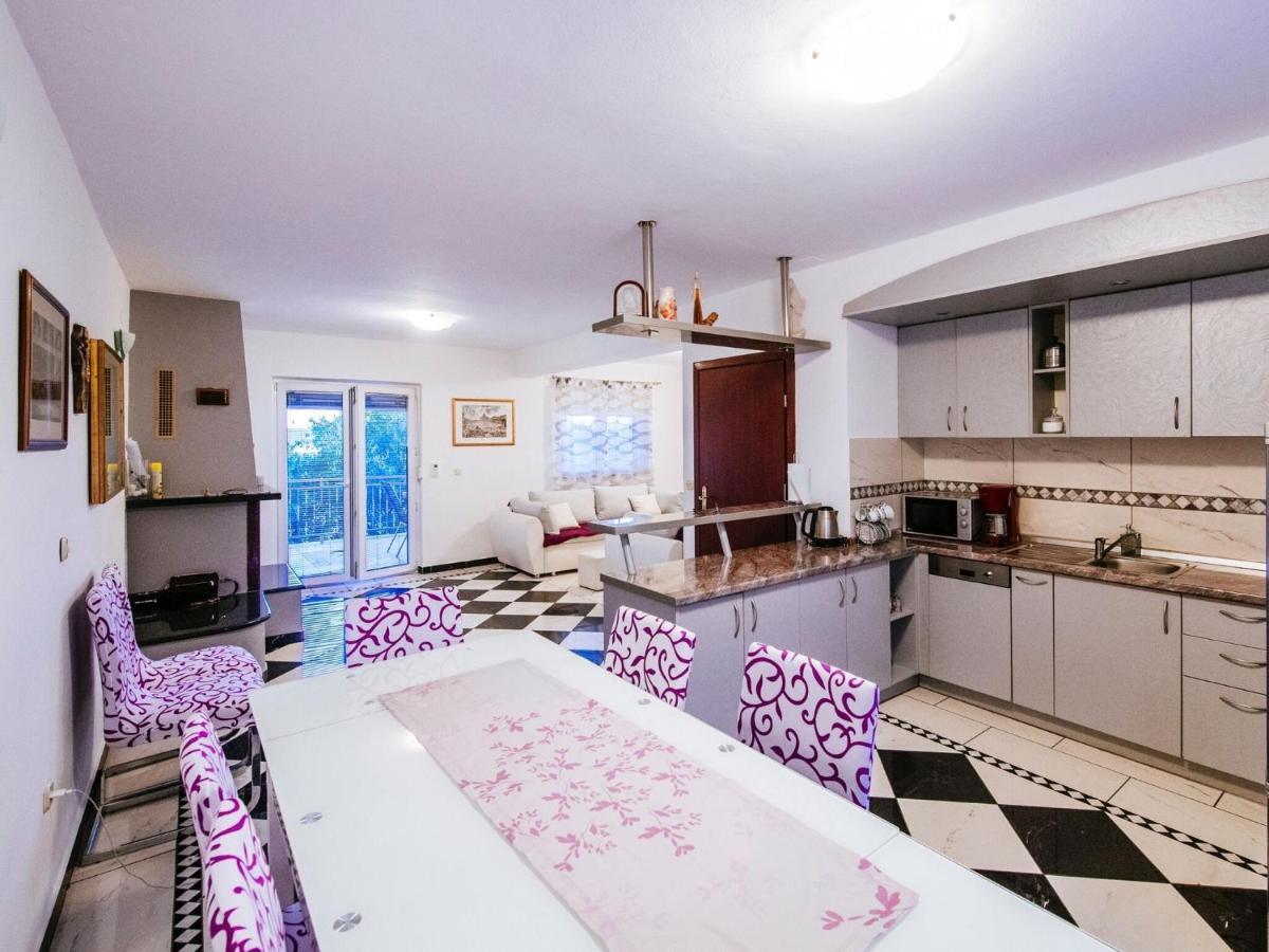 Splendid Holiday Home In Jasenice Масленица Экстерьер фото